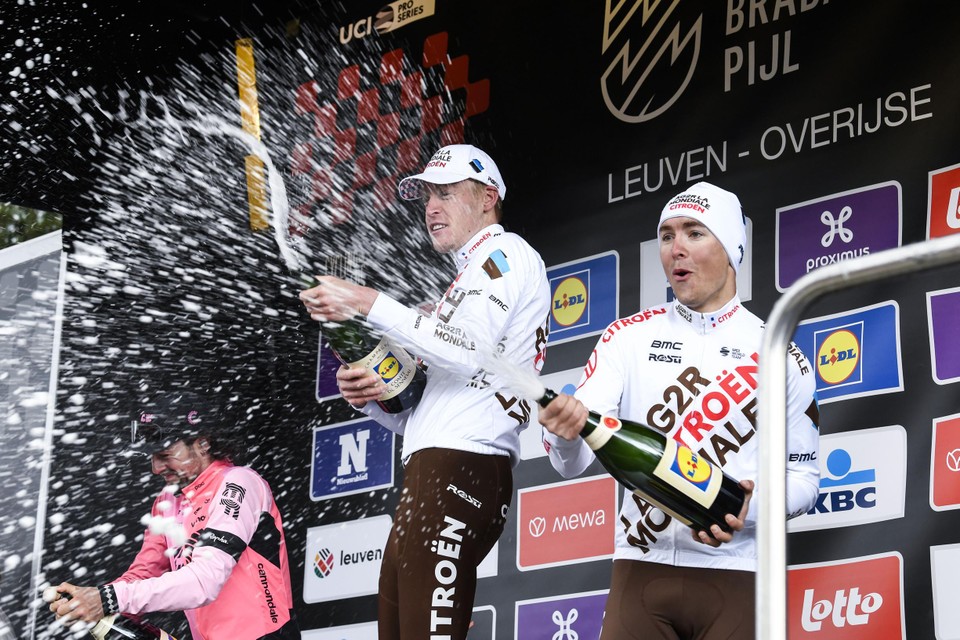 Cosnefroy mocht in de Brabantse Pijl met ploegmaat Godon mee op het podium: “Dankzij die zege sta ik zondag sereen en kalm aan de start.”