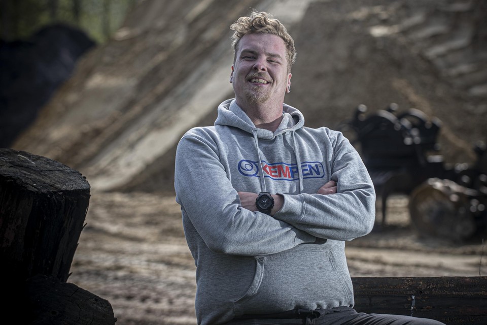 hielp Jelle zijn leven op orde te krijgen. “Ik ben flink vermagerd, van 135 kilo tijdens de tv-opnames naar 110 kilo nu. Allemaal door te wandelen en te werken.”