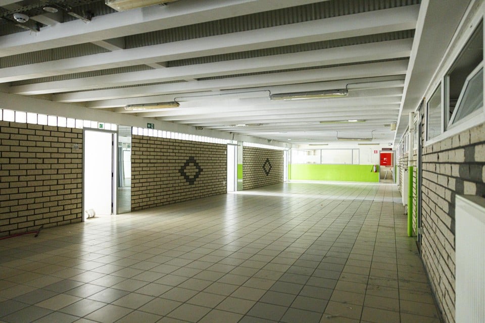 De bovenverdiepingen staan al acht jaar leeg en worden omgevormd tot leslokalen en kantoren voor personeelsleden.