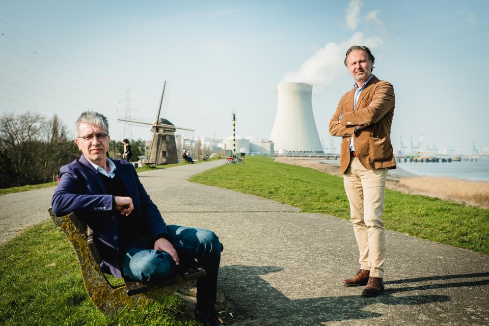 Joris Van Reusel (links) en Daan De Volder op de Scheldedijk. 