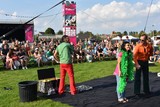 thumbnail: Op het circusplein was er acrobatie en clownerie.