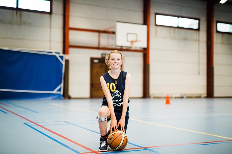 Noa Van de Locht (12) leerde Femke kennen bij de Chiro en kreeg ook de smaak van het basketbal te pakken. 
