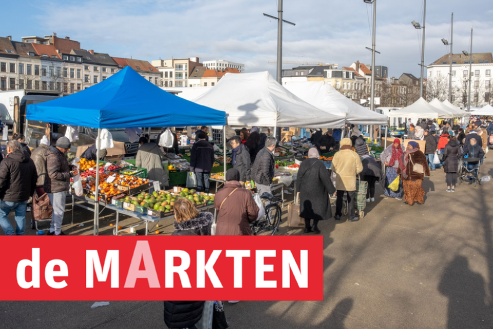 De woensdagmarkt op het Sint-Jansplein.