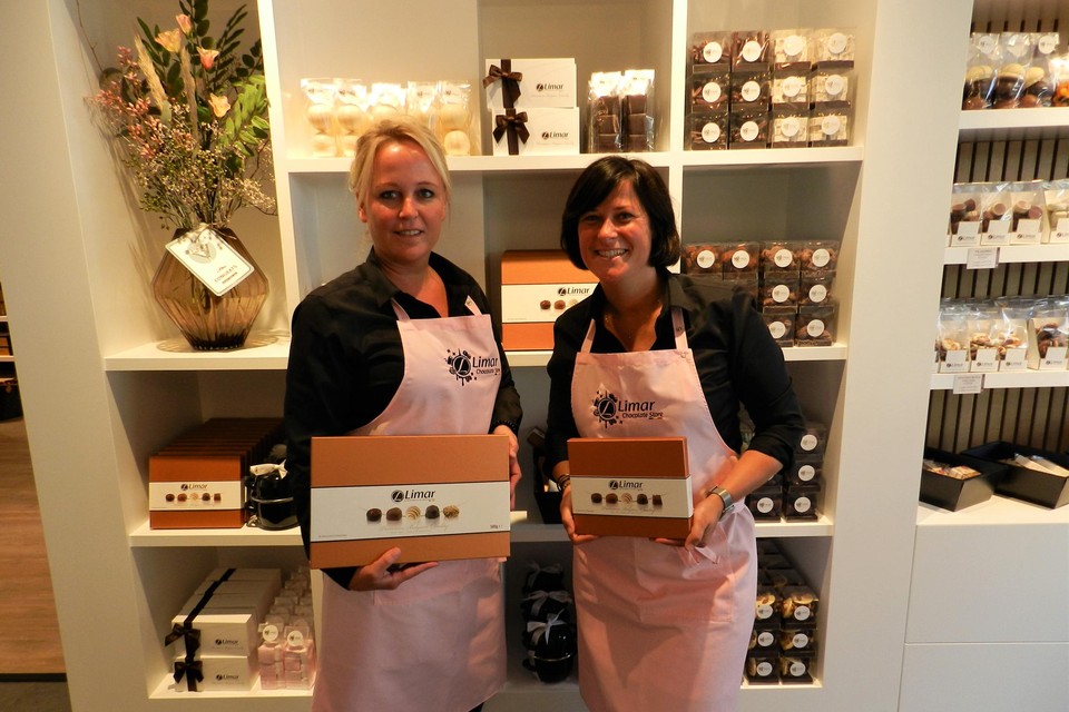 Kim en Evelien verkopen echte Belgische chocolade van Limar.