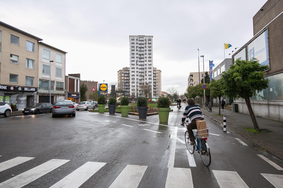 De aanleg van de pleintjes maakt de situatie er niet veiliger op voor fietsers.