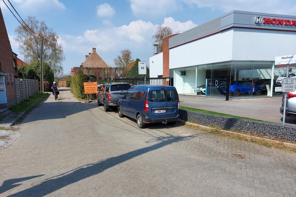 Het Maaikeneveld wordt afgesloten aan de kant van de Mechelsesteenweg.