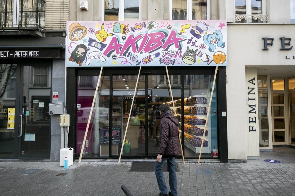 Akiba opent in het pand van een voormalige telefoonwinkel in de Bruul. 
