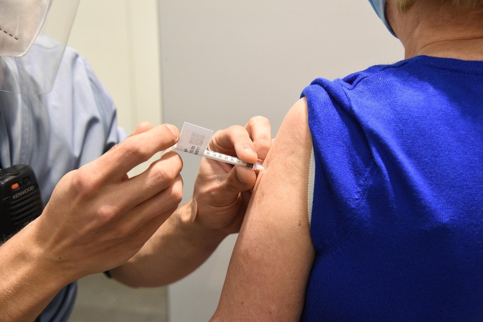 Zo’n 7.500 tachtigplussers kunnen tweede boosterprik vragen in vaccinatiecentrum Voorkempen.
