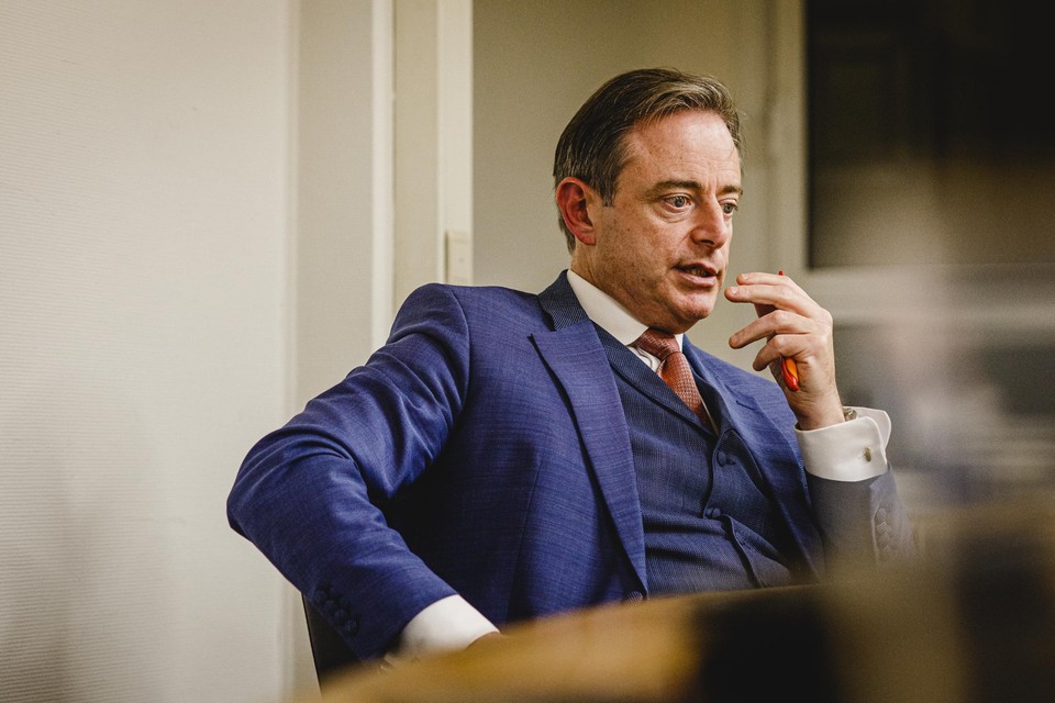 Bart De Wever hield zelf steeds het beeld in stand om niet langer voorzitter te blijven dan nodig. 