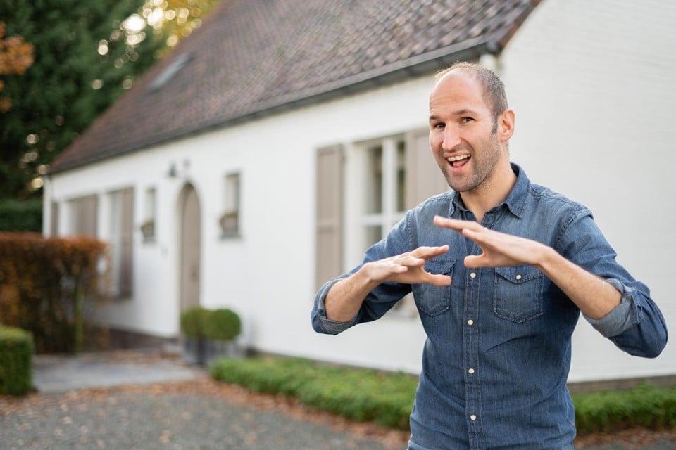 Bart Van Looveren wil gebarentaal bekender maken.