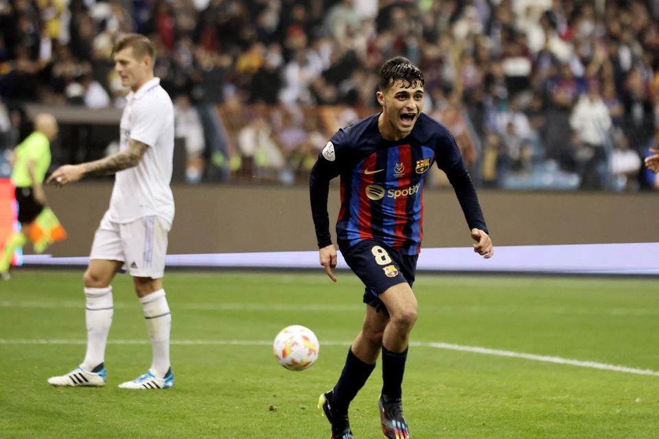 Pedri scoorde de derde treffer van Barcelona tegen Real madrid in de finale van de Super Cup.