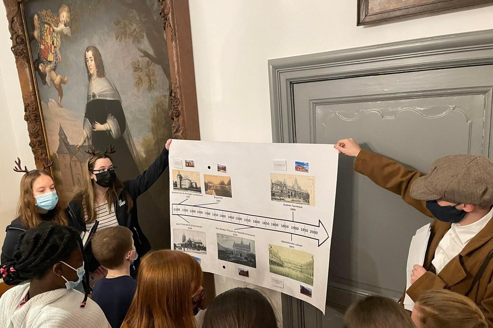 De leerlingen van de basisschool Heilig Graf Apostoliekenstraat trokken met studenten van de lerarenopleiding Thomas More naar het Taxandriamuseum in Turnhout.