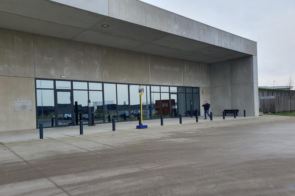 Zowel in de gevangenis van Beveren (foto) als bij de cipier thuis werden hoeveelheden drugs aangetroffen.