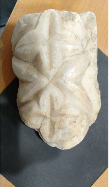 “Deze steen had een decoratieve waarde in de architectuur rond de 1ste tot 4de eeuw na Christus”, zegt professor Peter Talloen (KUL)