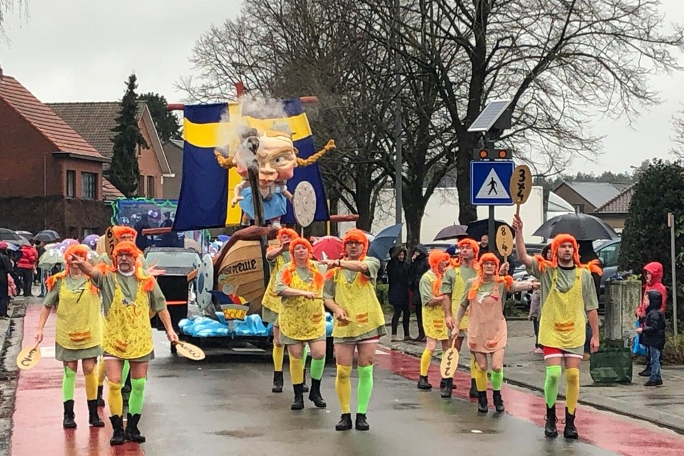 De laatste carnavalsstoet trok op 8 maart 2020, net voor de coronalockdown, door Vosselaar. De gemeente viert dit jaar coronavrij de vijftigste editie van carnaval.