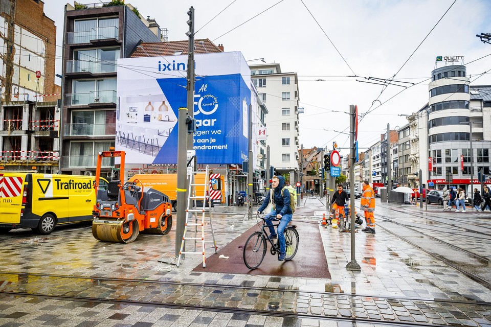 Het nieuw stukje fietspad verhoogt de duidelijkheid voor de fietsers.