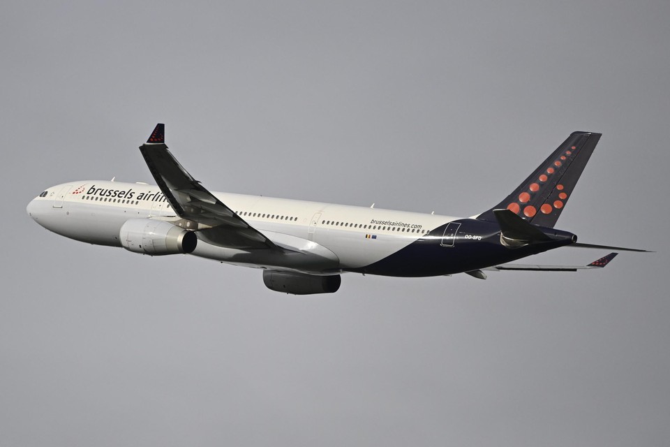 Een vliegtuig van Brussels Airlines  is richting Athene gevlogen, om bij eventueel verlies de Rode Duivels op te pikken in Doha.  