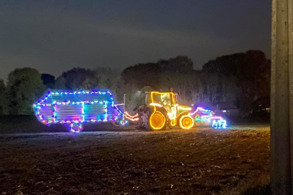 Een van de mooi verlichte tractoren.