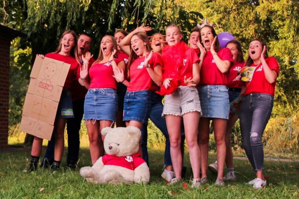 Groot feest voor jubilerend KLJ Sint-Lenaarts dit weekend. 