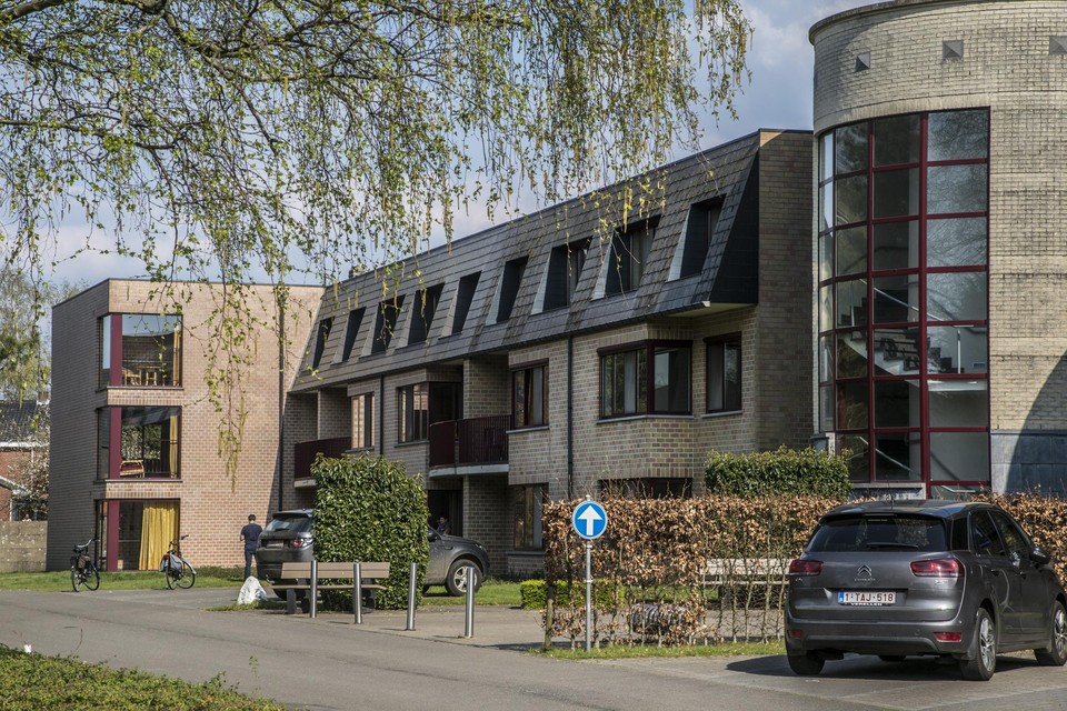 Woonzorgcentrum Laarsveld ligt in de gelijknamige residentiële straat in Sint-Dimpna.