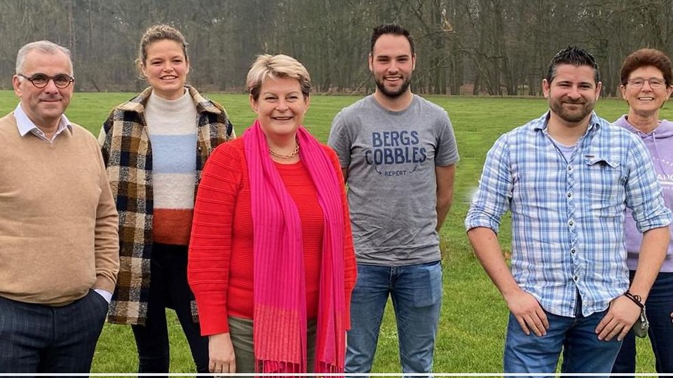 Kevin Luyckx (tweede van rechts) maakt sinds begin 2022 deel uit van de meerderheid in Vosselaar na een coalitiewissel.