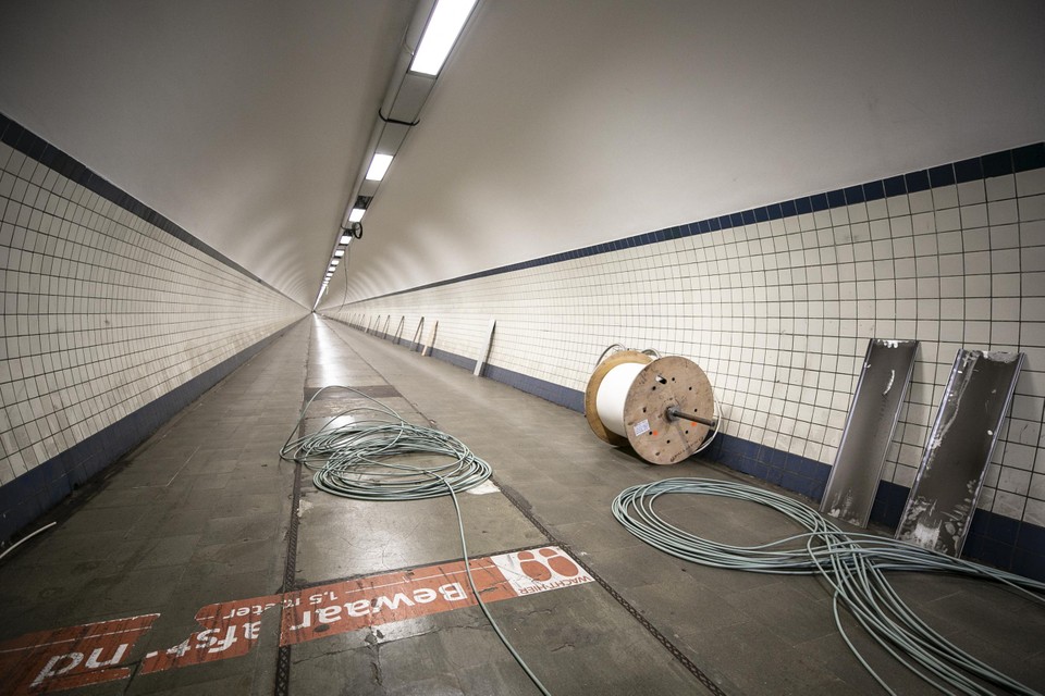 Om de wanden en het plafond van de tunnel te schilderen is 3.250 liter verf nodig.