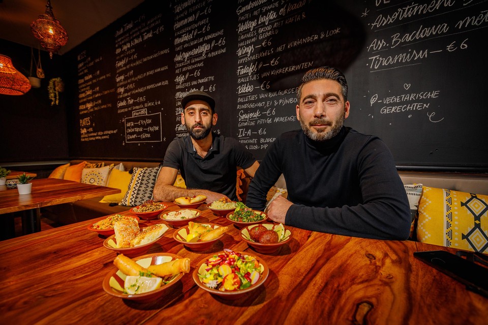 Vanoush Davtyan en Marko Ajamian runnen samen restaurant Arax.