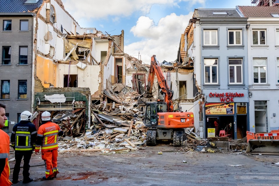 Er waren verschillende signalen dat er problemen waren met het gebouw Paardenmarkt 101. Volgens maatschappelijk werkers was een van de appartementen “in zeer slechte staat”.