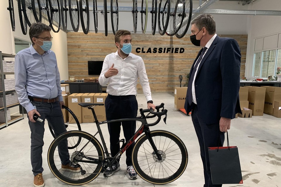 Minister-president Jan Jambon bij Classified Cycling, een van de bedrijven in OMC.