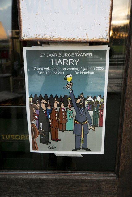 De affiche voor het volksfeest op 2 januari om burgemeester Harry Hendrickx uit te zwaaien. 