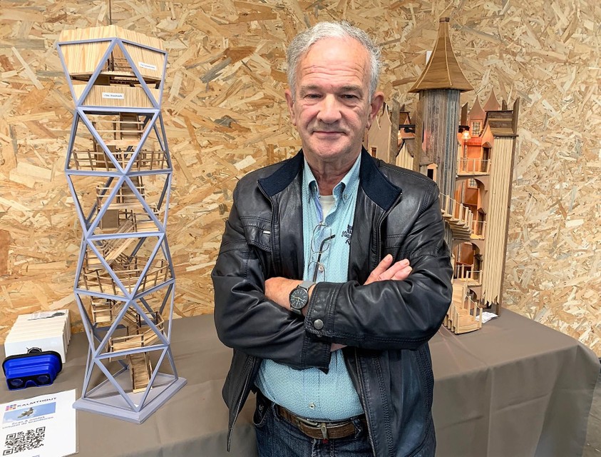 Jos Maris bij zijn maquette.