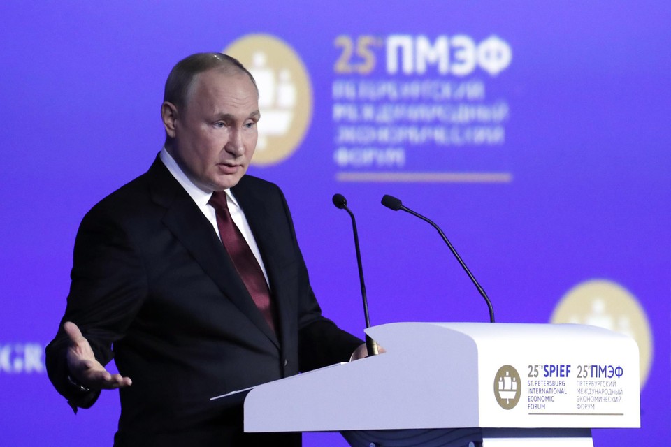 Vladimir Poetin tijdens zijn speech in Sint-Petersburg 