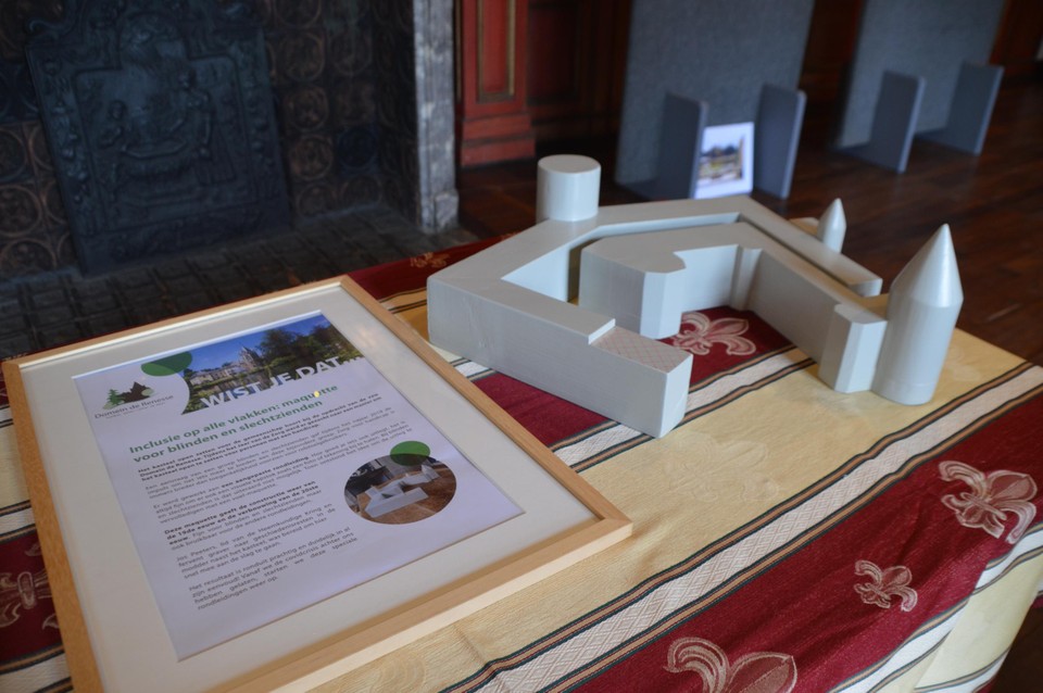 Er is zelfs een maquette van het kasteel en de verbouwingen voor blinden en slechtzienden.