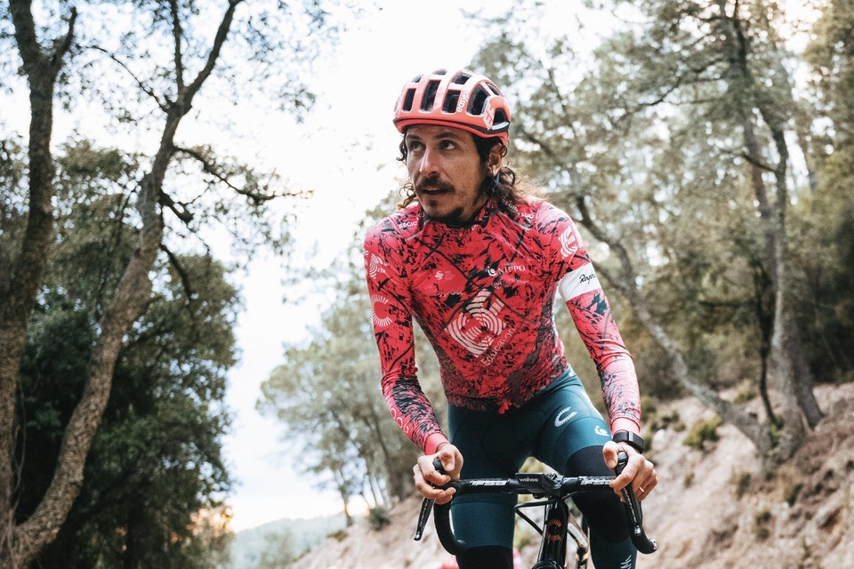 De nieuwe wielertruitjes van 2022: EF Pro Cycling stelt als allerlaatste  zijn nieuwe (en opvallende) outfit voor | Gazet van Antwerpen Mobile