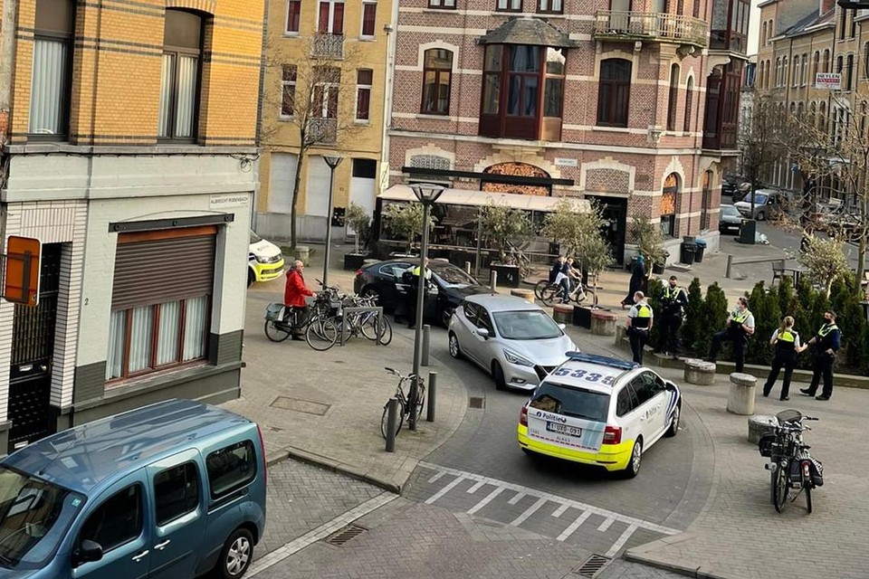 De verdachte liet zijn voertuig achter in de Jan De Laetstraat in Borgerhout. 