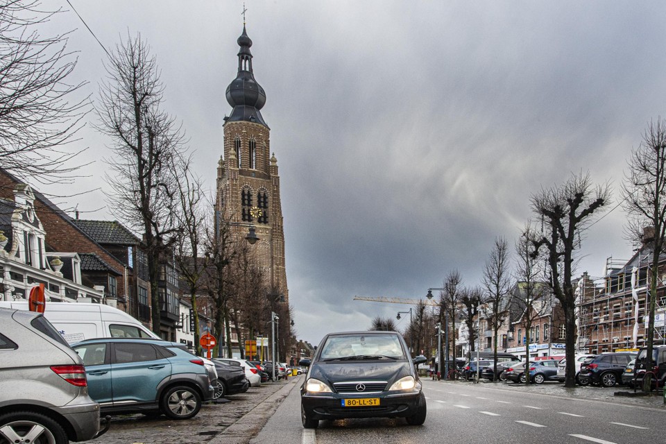 Nederlanders in Hoogstraten zijn een bekend zicht, maar door de strengere maatregelen duiken ze steeds meer op, vooral in horeca. 