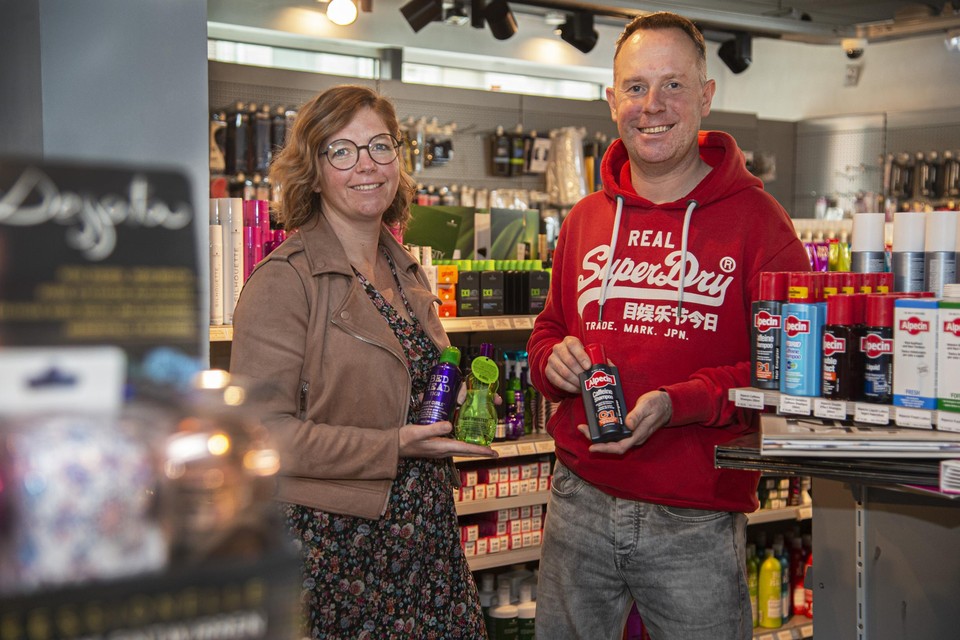 Ilse van Vegchel en haar man Patrick Poels runnen al veertien jaar kapperswinkel Hair@All.