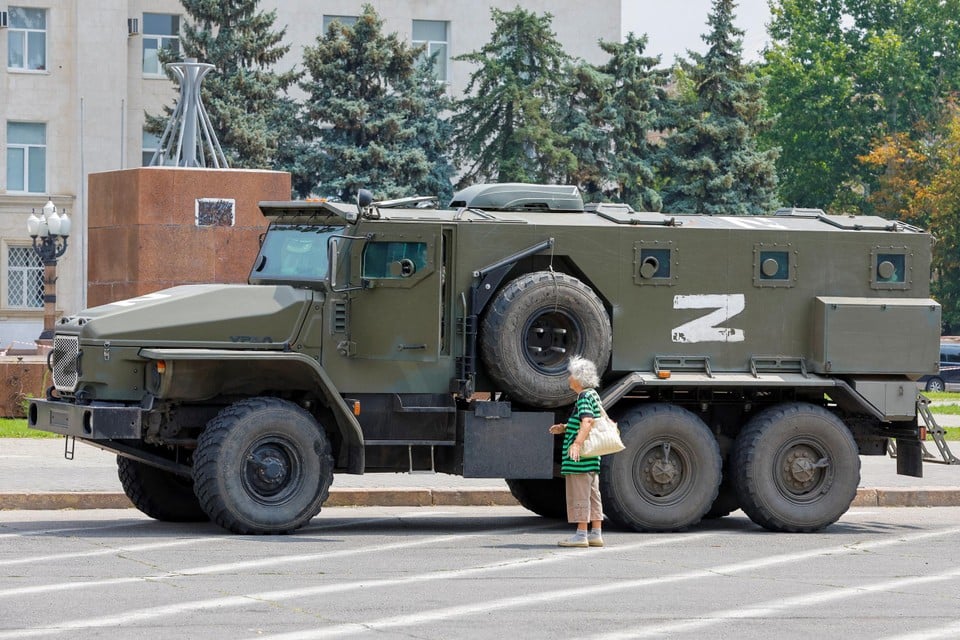 Rusland wordt door een nakend tegenoffensief bij Cherson gedwongen om soldaten en materiaal terug te trekken aan andere fronten.