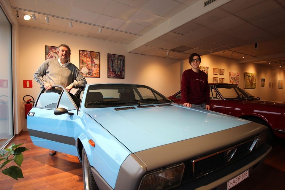 Philippe en Valérie bij Art & Classics tussen de oldtimers en kunstwerken