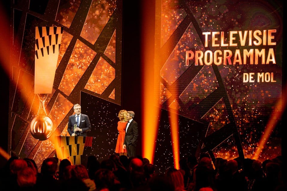 ‘De mol’ ging, 25 jaar na de eerste uitzending, met de prijs voor beste televisieprogramma lopen.