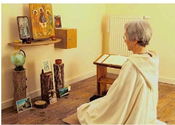 Zuster Christiane De Wit in haar gebedsruimte.