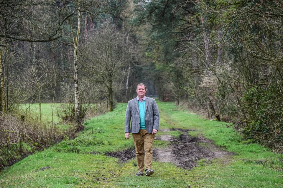 Christophe Lenaerts, voorzitter van Landelijk Vlaanderen, onderzoekt de mogelijkheden om enkele wandelpaden van zijn uitgestrekt domein open te stellen.