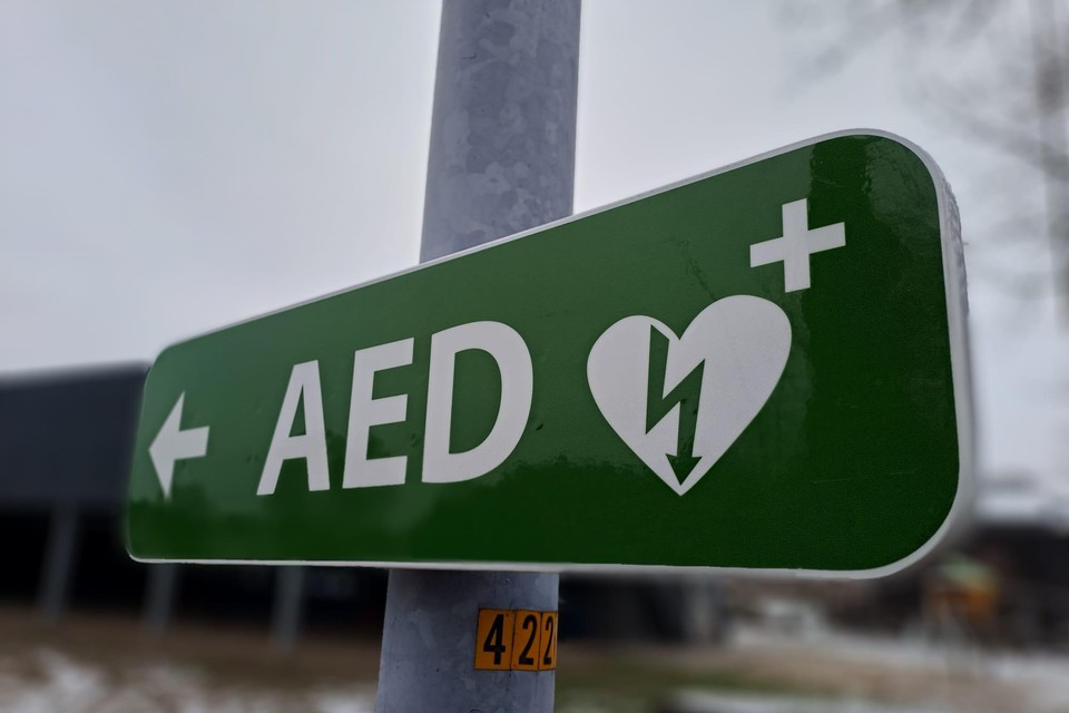 Hoe sneller je het AED-toestel vindt, hoe groter de kans op een succesvolle reanimatie.