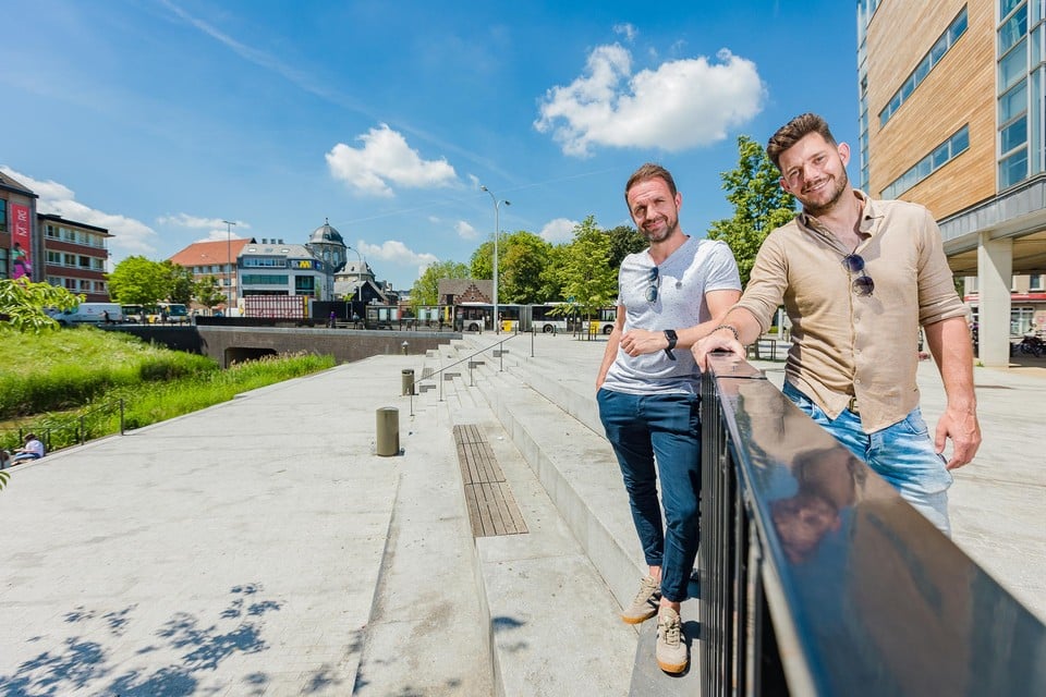 Kristof Schippers en Dieter Eerens bouwen op de Dijleterrassen hun zomerbar Terrazza