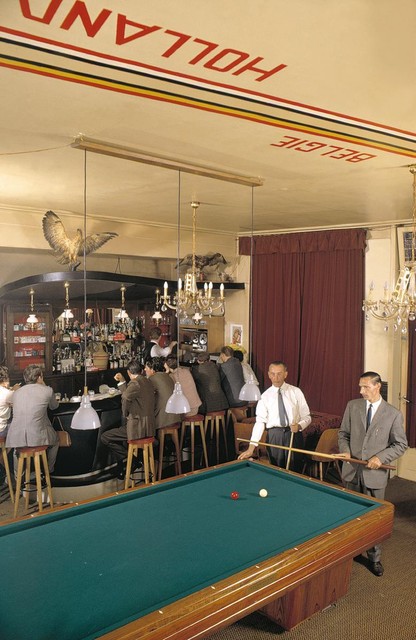 In ’t Hoekske was de grens aangeduid op de muren en het plafond. De biljarttafel stond in twee landen.