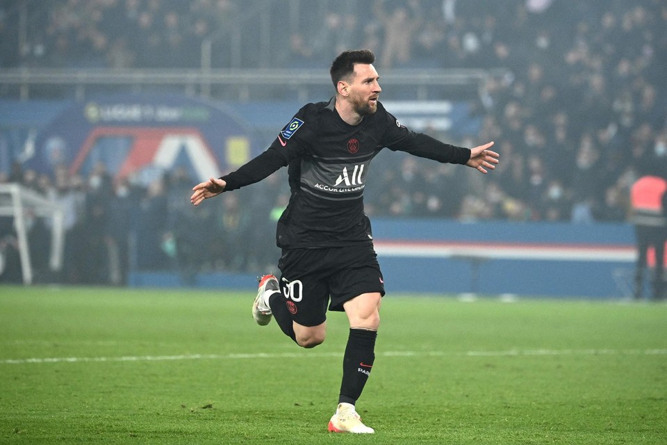 Lionel Messi scoorde voor het eerst in de Ligue 1. 