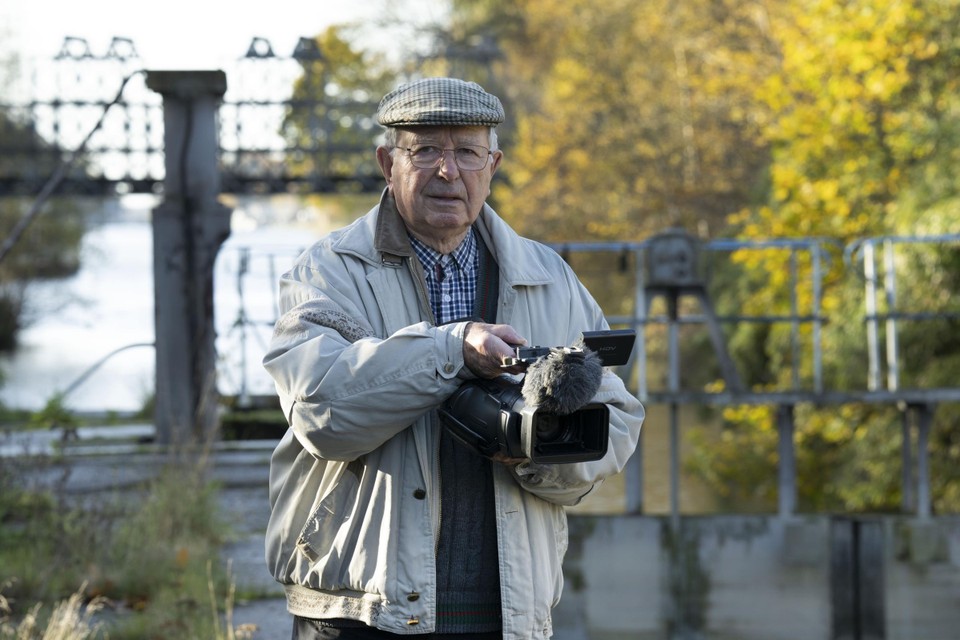 Frans Verhoeven schreef naar goede gewoonte zelf de tekst bij zijn film en deed ook eigenhandig de montage. 