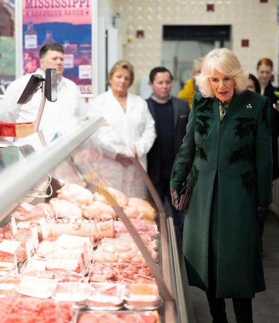 Camilla ging tijdens haar bezoek ook naar de slager.