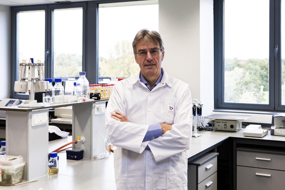 Microbioloog Herman Goossens (UA) wil de scholen openhouden. 