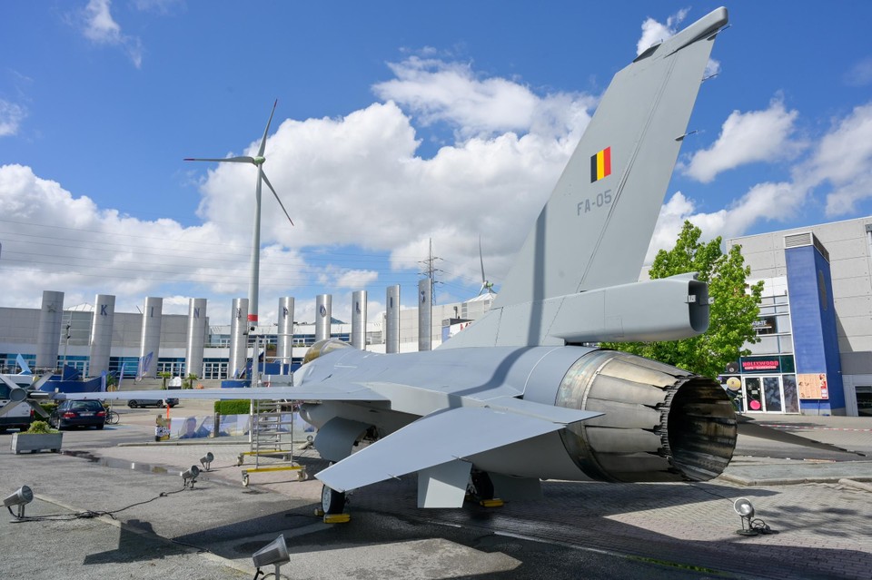 De Belgische Luchtmacht stelt het vliegtuig ter beschikking. 